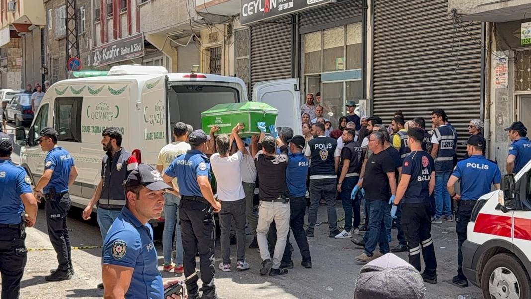 Cezaevinden izinli çıkıp karısını öldürdü, kendisini astı! 1